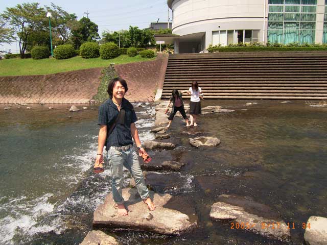 背後は町営温泉